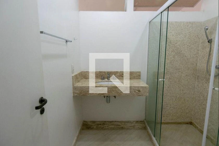 Rental apartment with 4 bedrooms and 4 bathrooms — photo 46