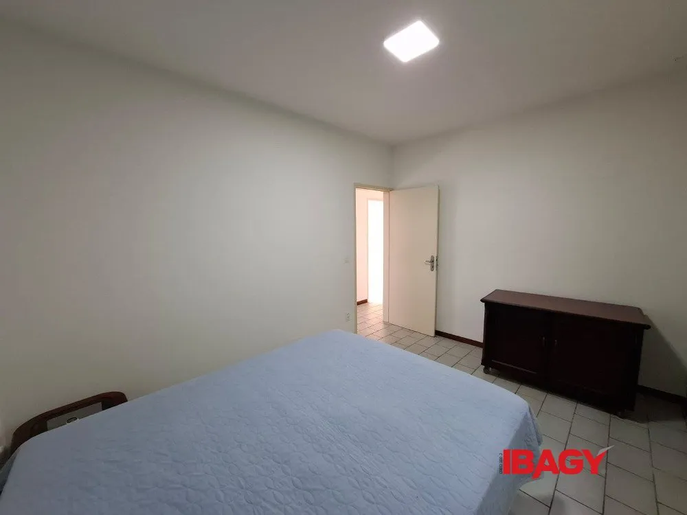 3-bedroom house with 1 bathroom and a gas kitchen — photo 11