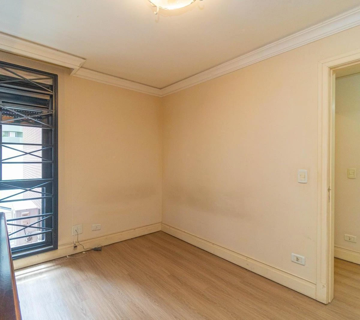2-bedroom apartment with a bathtub in Curitiba — photo 12