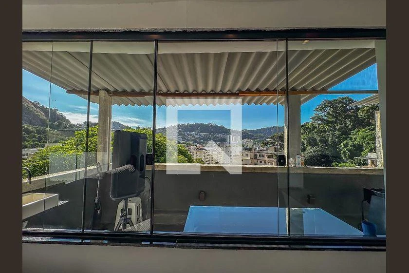 Casa mobiliada, 90 m², com janelas do piso ao teto — photo 19