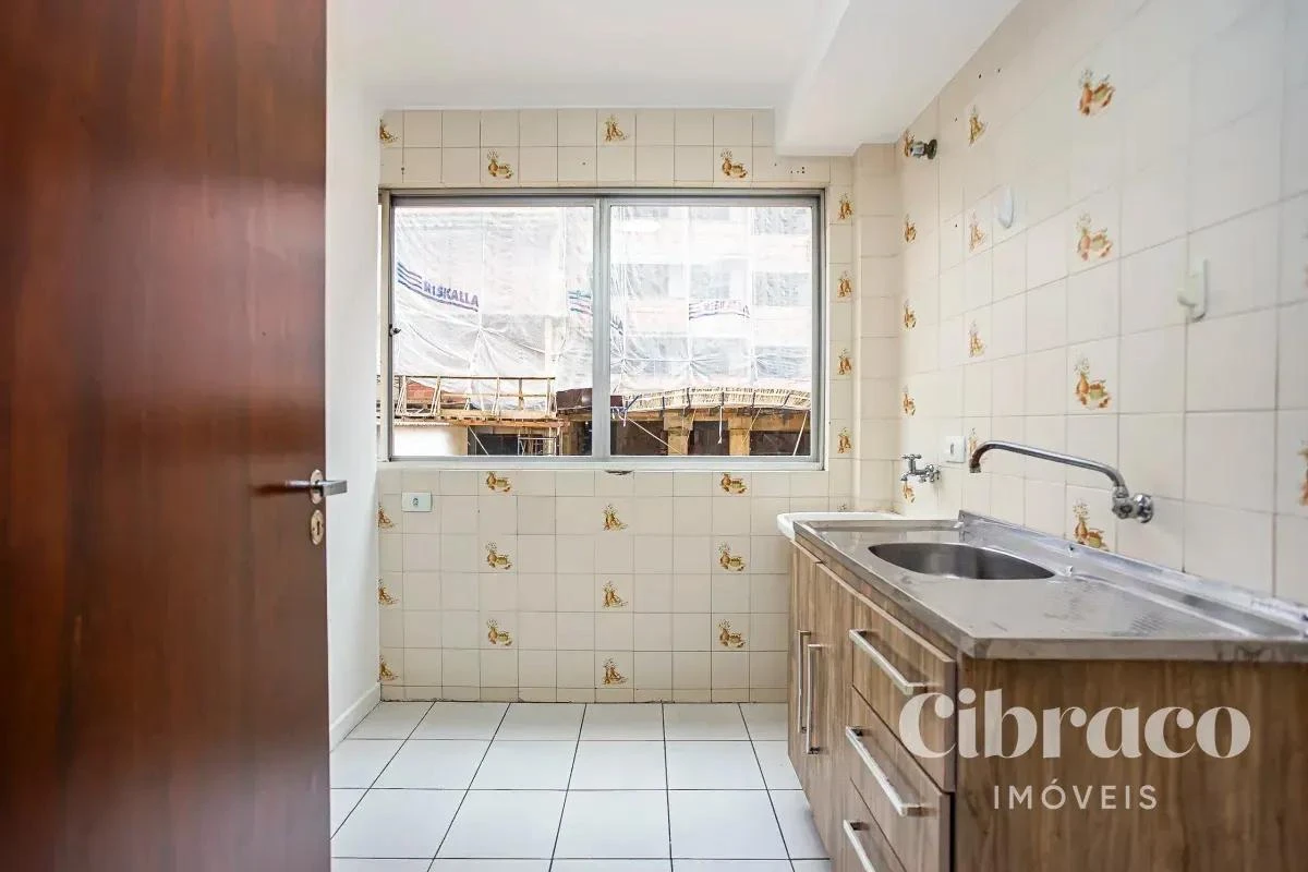 Apartment, 37 m², with wood or laminate floors — photo 4