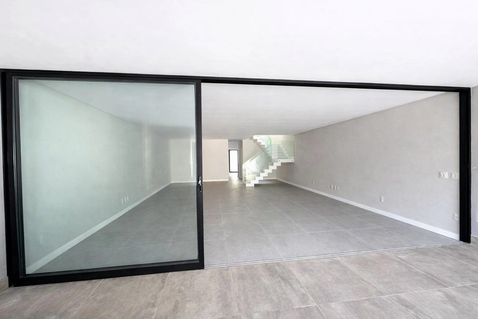 Unfurnished house with 4 en-suite bedrooms and 6 baths — photo 4