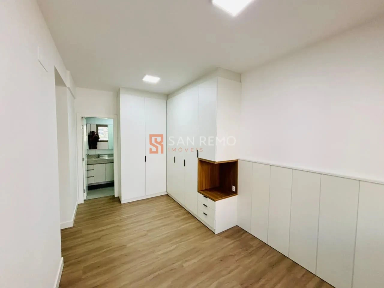 Furnished apartment, 95 m², with a grill on the balcony — photo 4