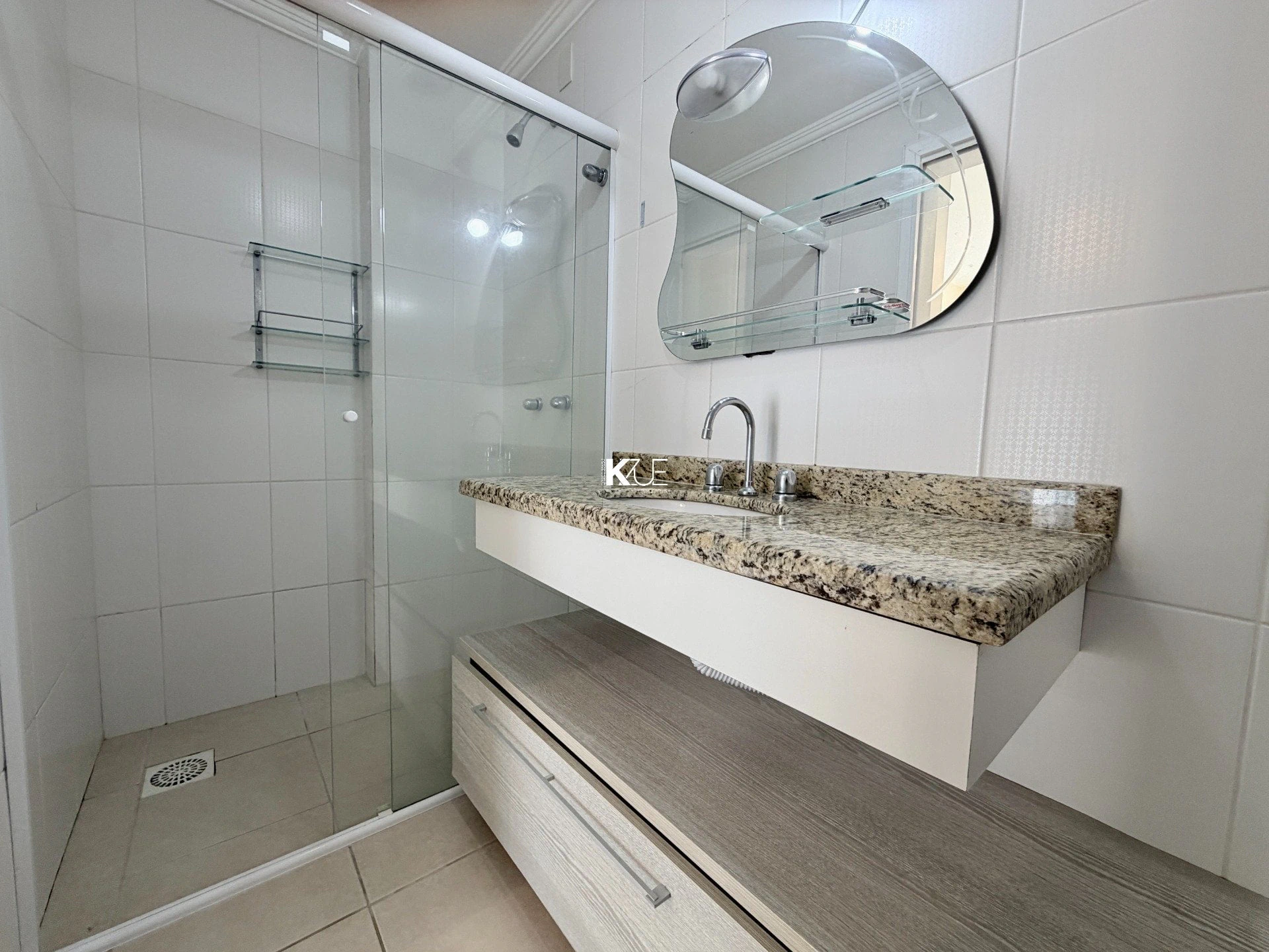 2-bedroom apartment in a building with a sauna — photo 21