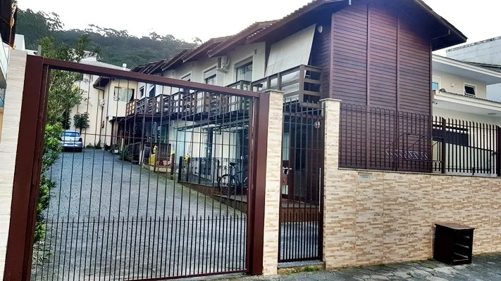 Unfurnished house with 1 bedroom and gas kitchenette