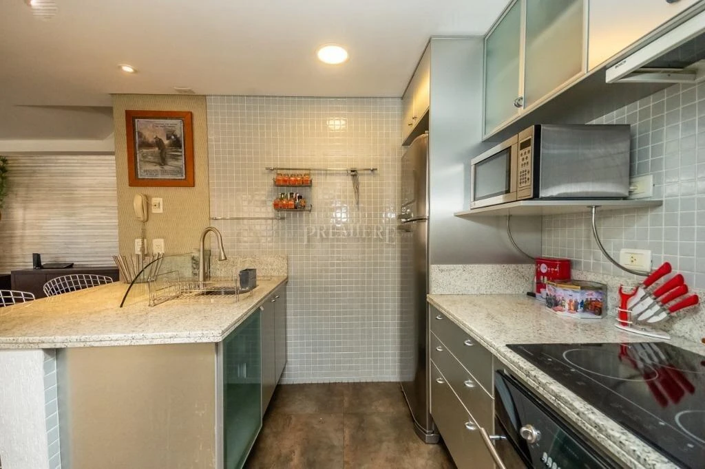One-bedroom apartment with a bathtub in Curitiba — photo 25