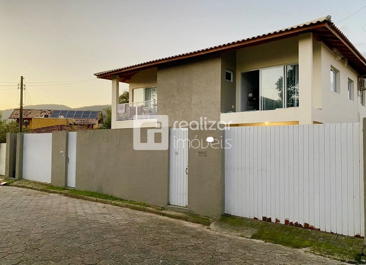House with 3 bedrooms and a balcony