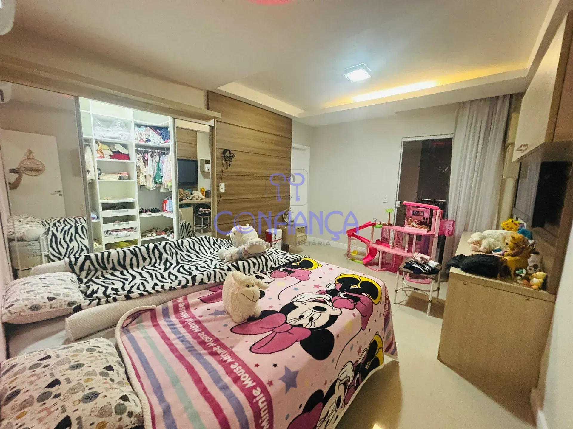 House with 4 en-suite bedrooms and 6 bathrooms — photo 7
