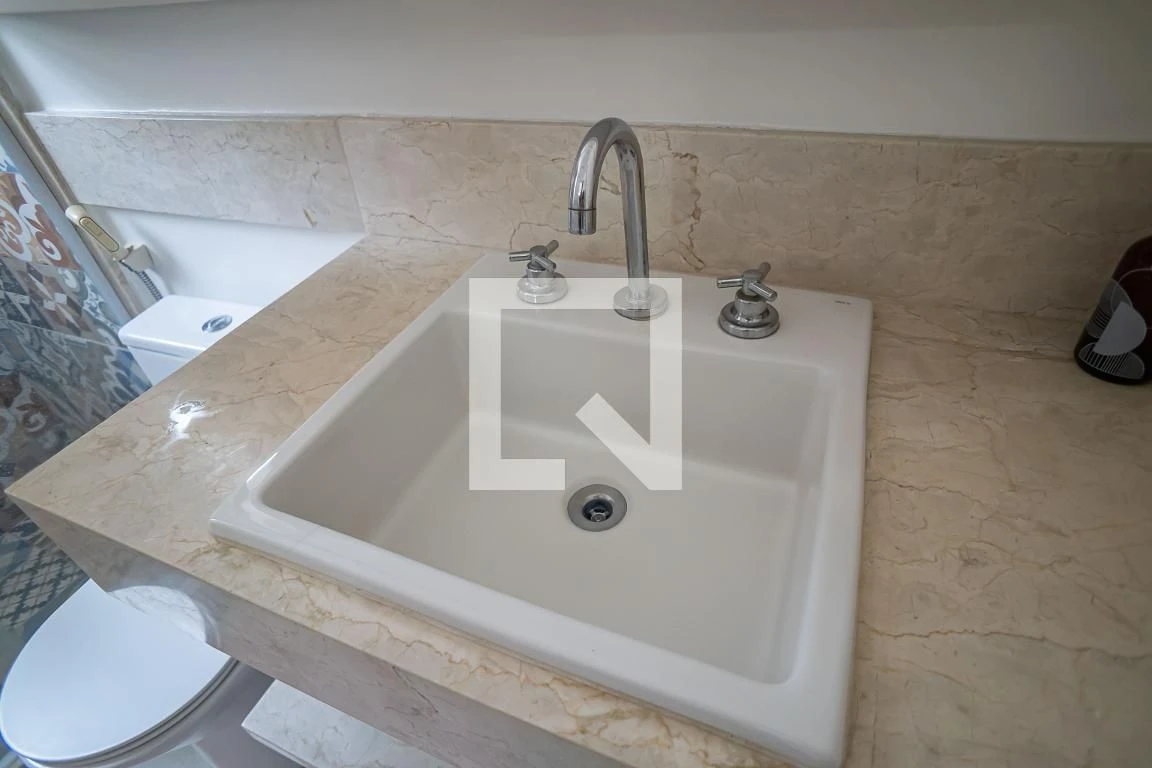 Furnished 2-bedroom apartment with en-suite bathrooms and open kitchen — photo 67