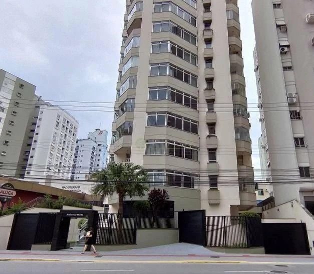 Apartamento semimobiliado com 4 quartos e 327 m² — photo 3