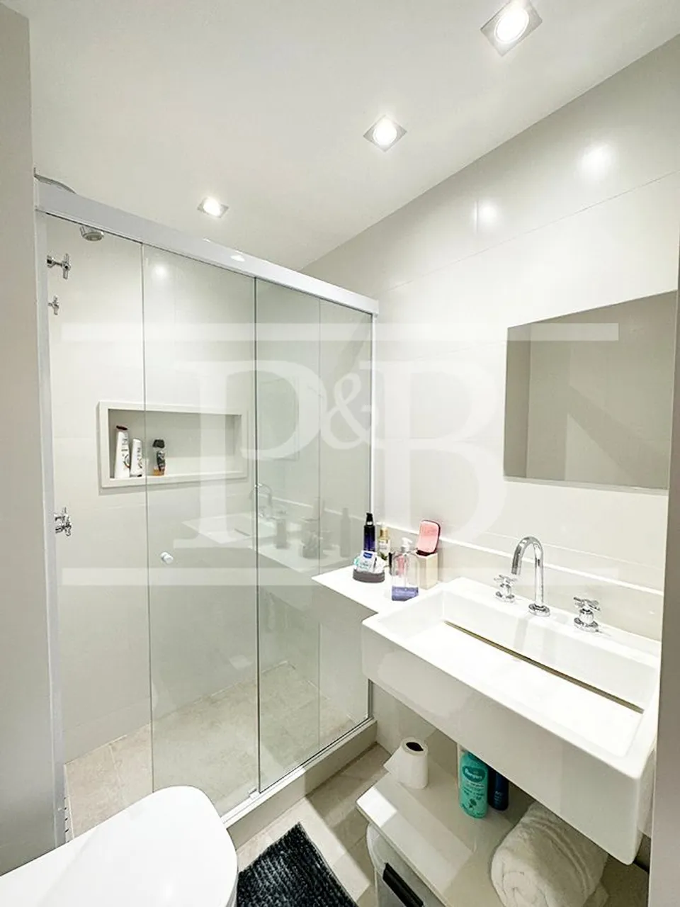 Furnished 2-bedroom apartment with enclosed balcony — photo 13