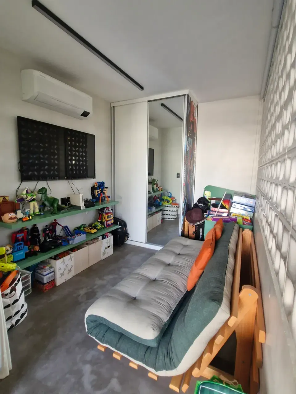 Furnished 4-bedroom apartment with 178 m² — photo 5