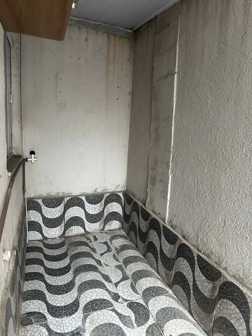 Unfurnished 2-bedroom apartment with laundry area — photo 9