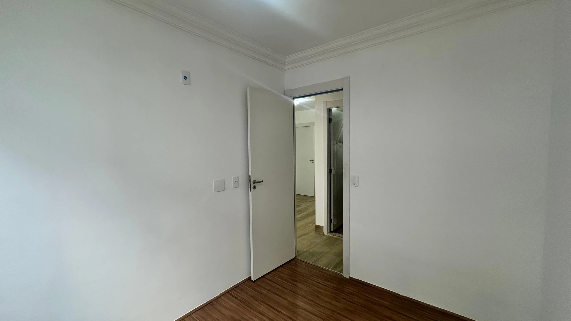 2-bedroom apartment in a building with a gym — photo 5