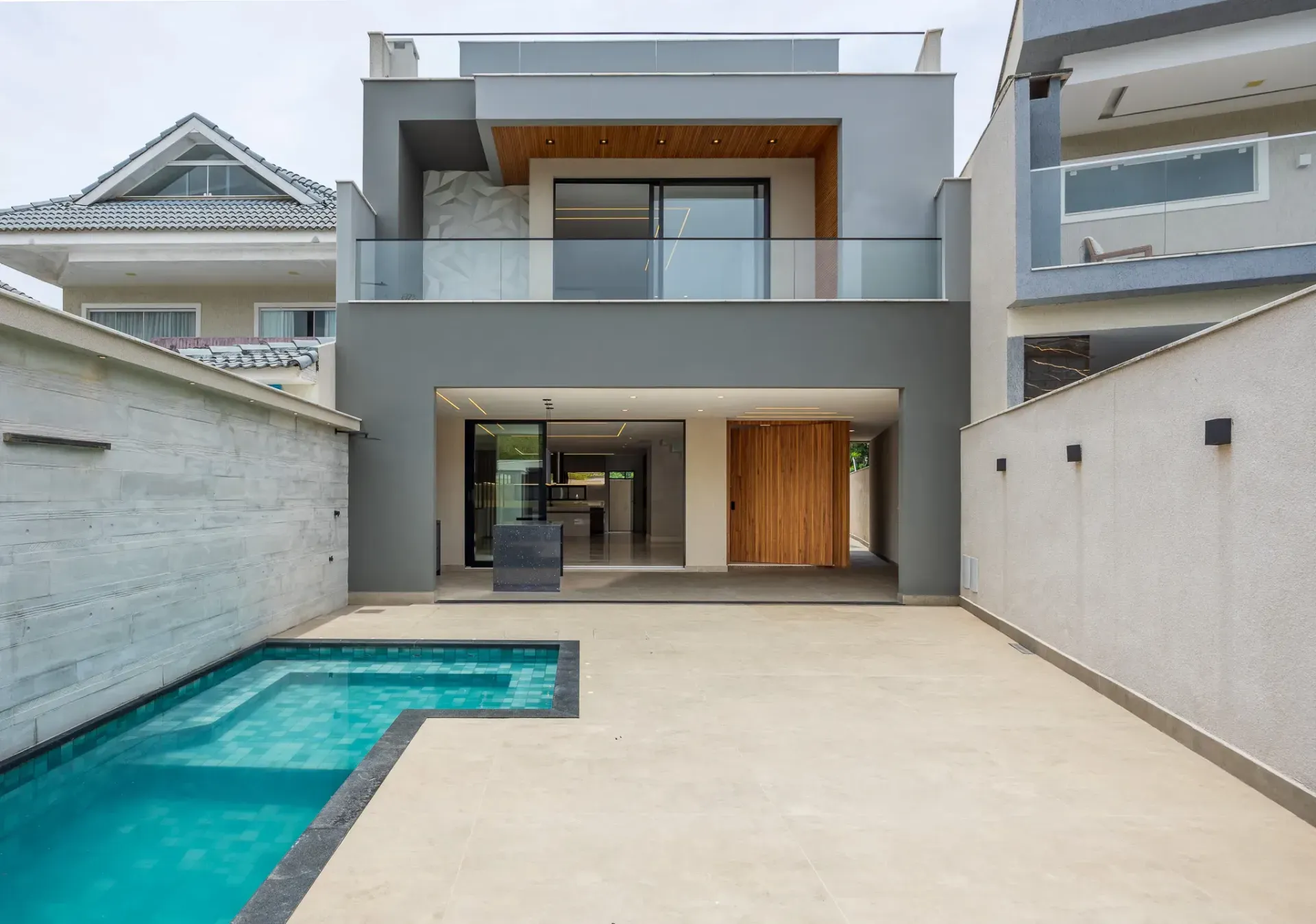 Furnished house with 5 suites and floor-to-ceiling windows — photo 20