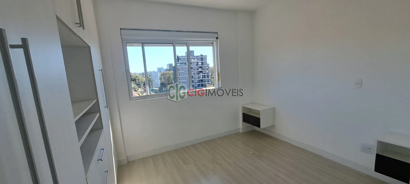 Wood or laminate floors in a 2-bedroom apartment, 66 m² — photo 7
