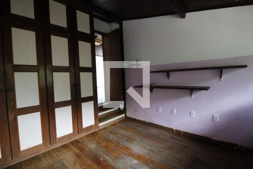 Casa de 500 m² com banheira e janelas do piso ao teto — photo 26