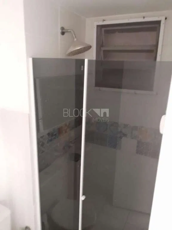 2-bedroom apartment in a building with a pool — photo 5