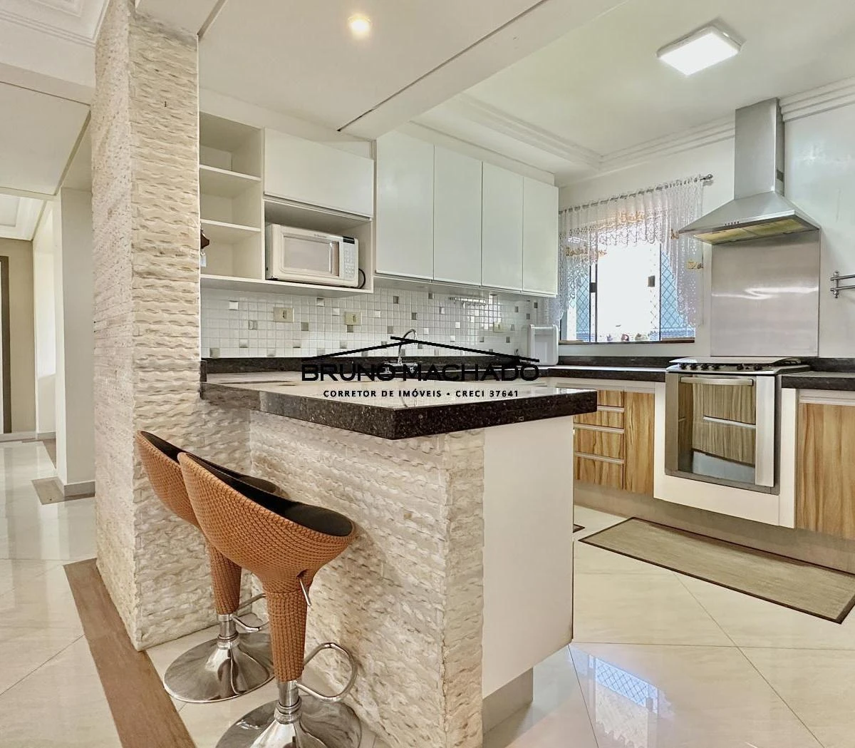 3-bedroom house with a walk-in closet in Curitiba — photo 2