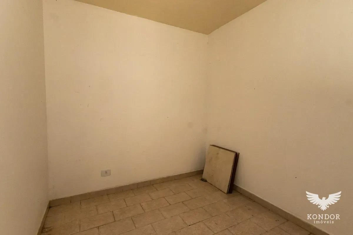 Walk-in closet in a 3-bedroom house, 184 m² — photo 8