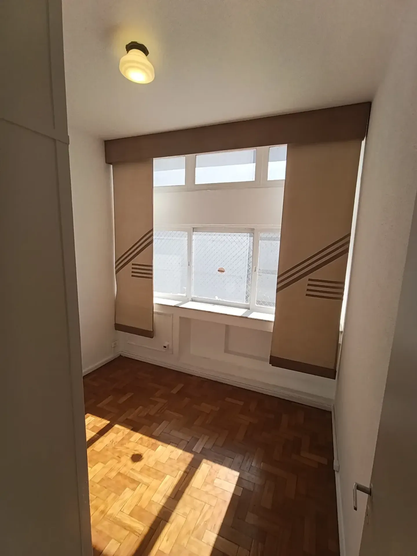 11th-floor apartment with 2 bedrooms and 2 bathrooms