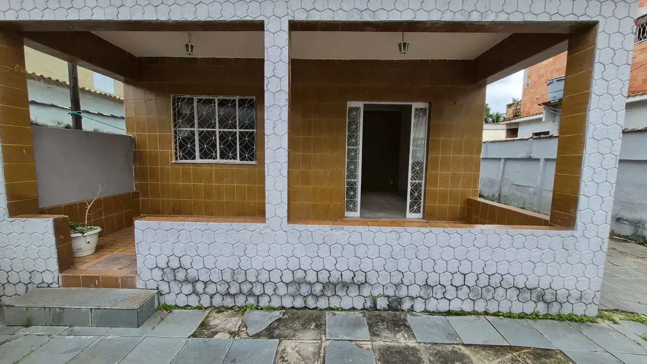 Linear street-facing house with 2 bedrooms and a backyard — photo 10