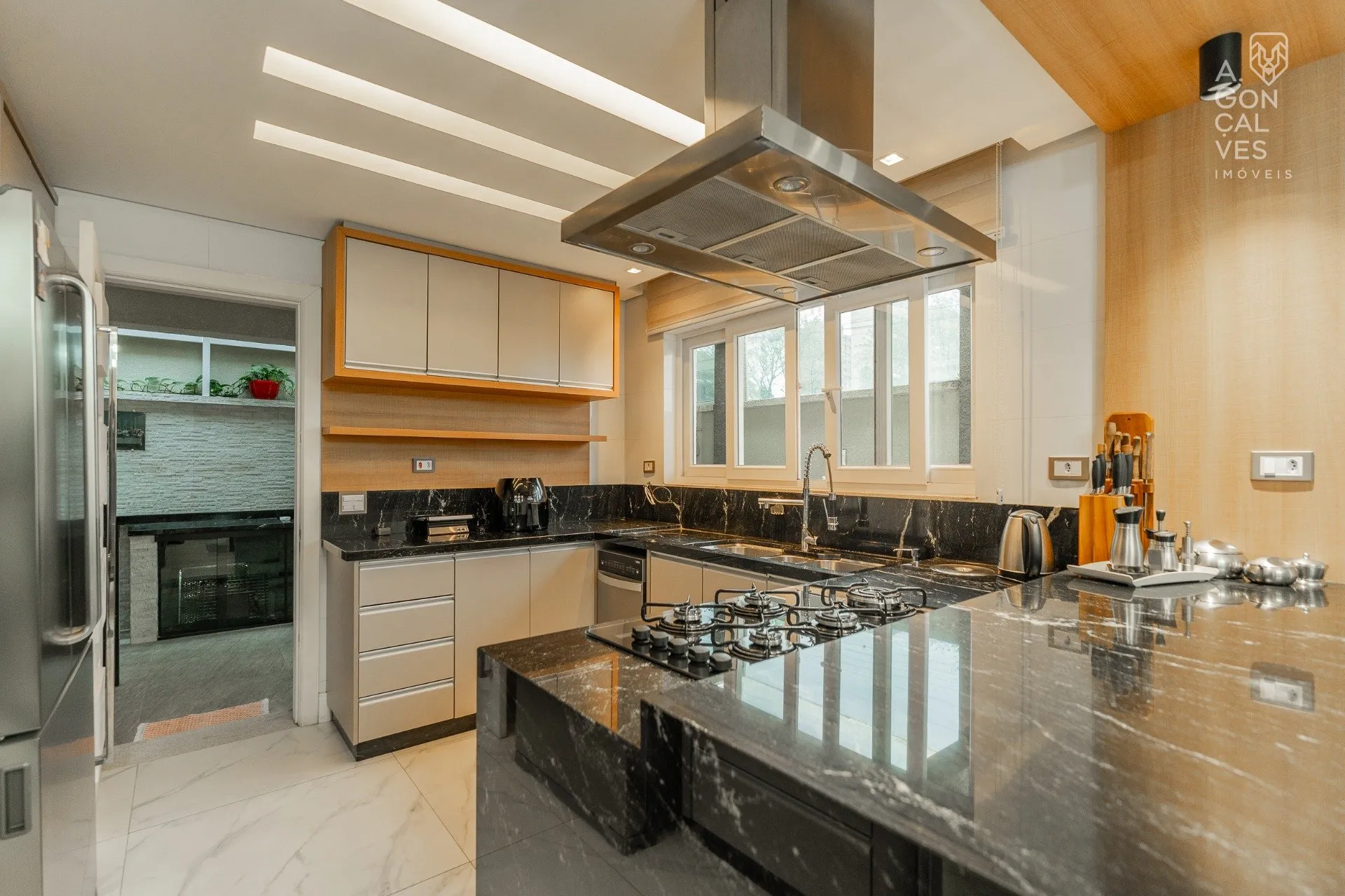 House with 3 bedrooms and an open-plan kitchen — photo 23