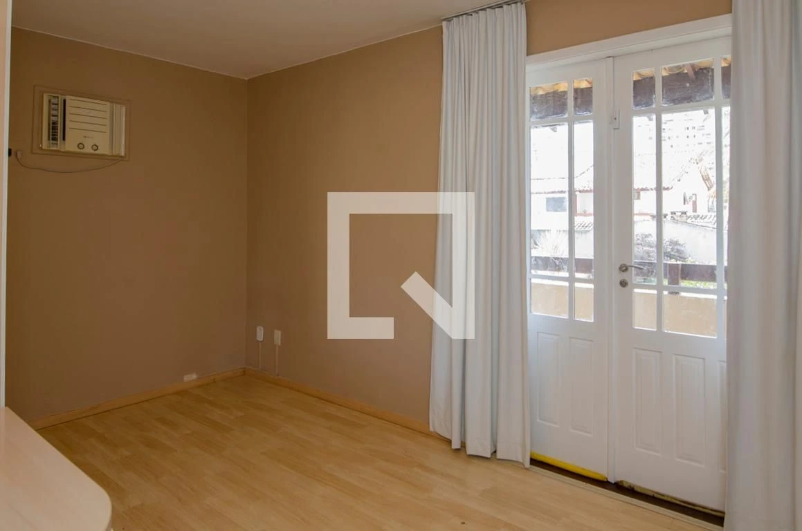 House for rent with 4 bedrooms, 4 baths and 3 parking spots — photo 59