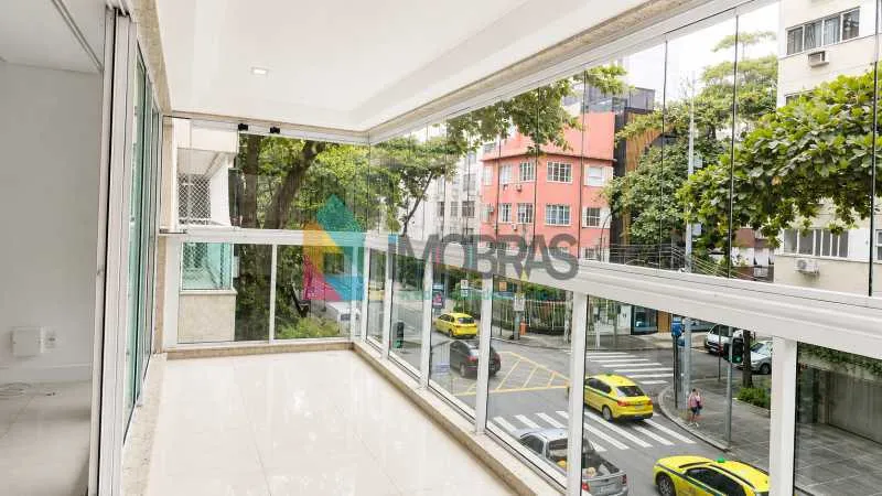 Apartment with 4 bedrooms and a balcony, 4 bathrooms
