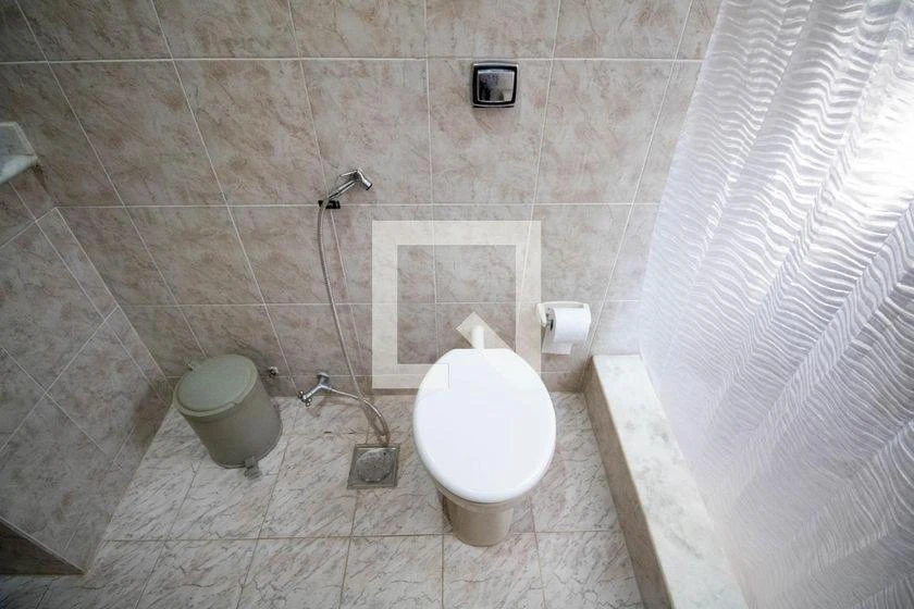 Furnished house with 4 bedrooms and 215 m² — photo 43