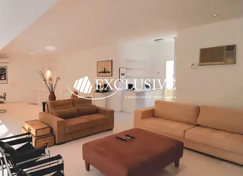 Duplex penthouse with an open kitchen and 2 bedrooms — photo 7