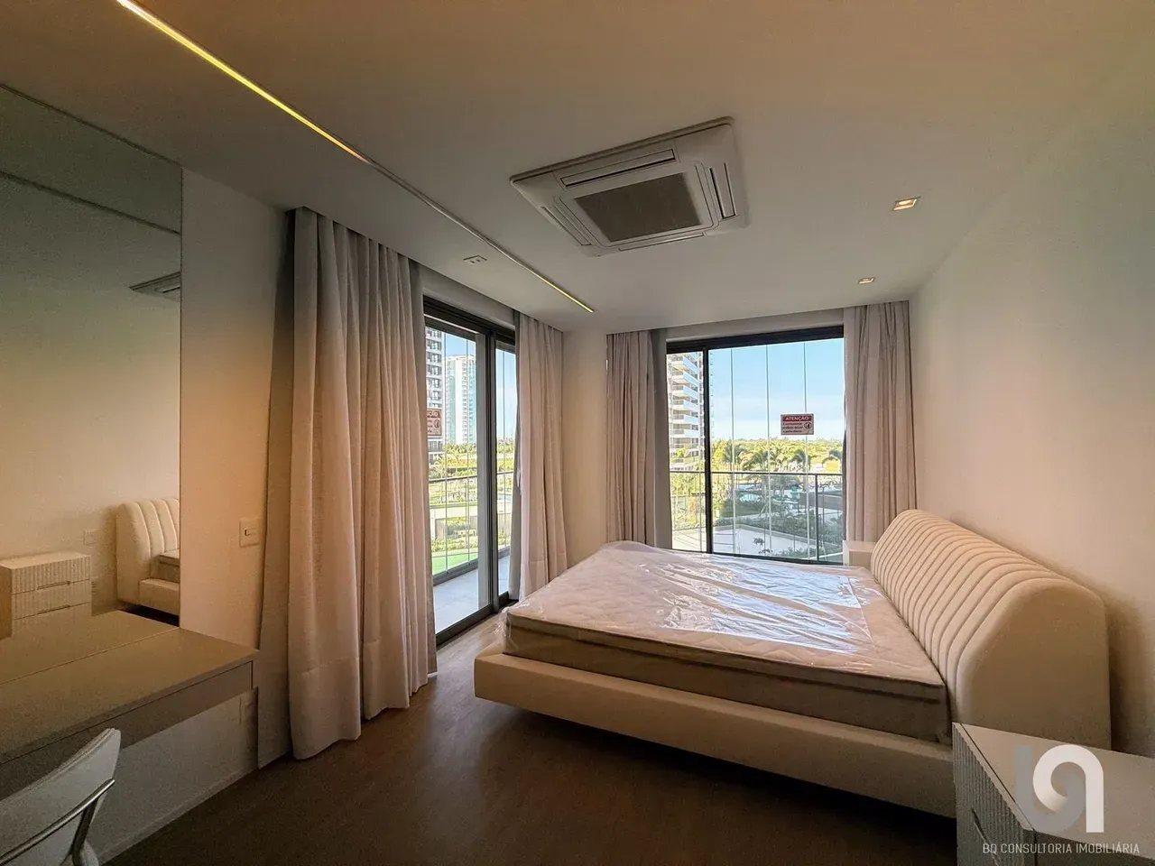 Apartamento com 4 dormitórios e 5 banheiros, 231 m² — photo 8