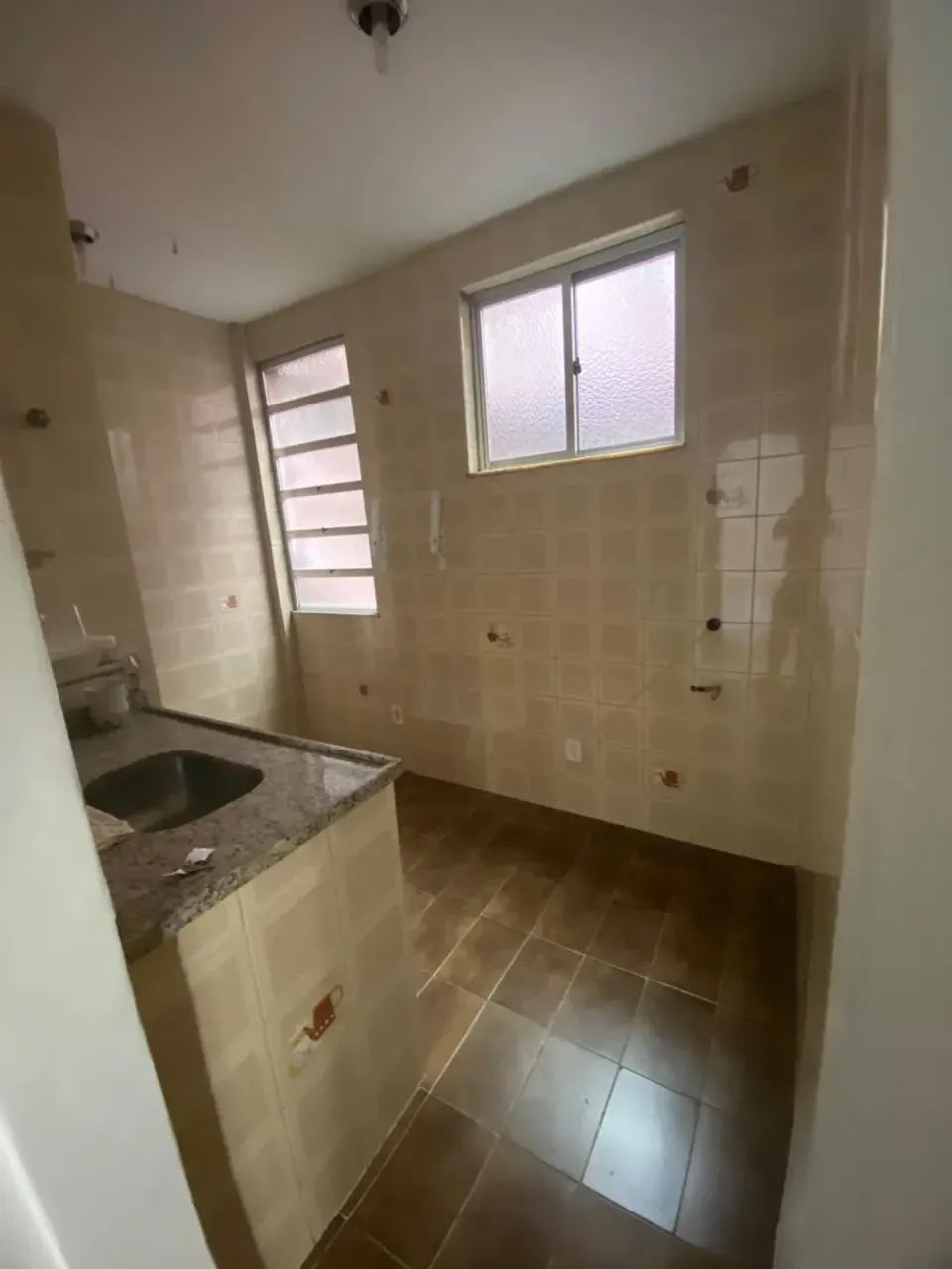 Unfurnished 2-bedroom apartment with glass shower — photo 4