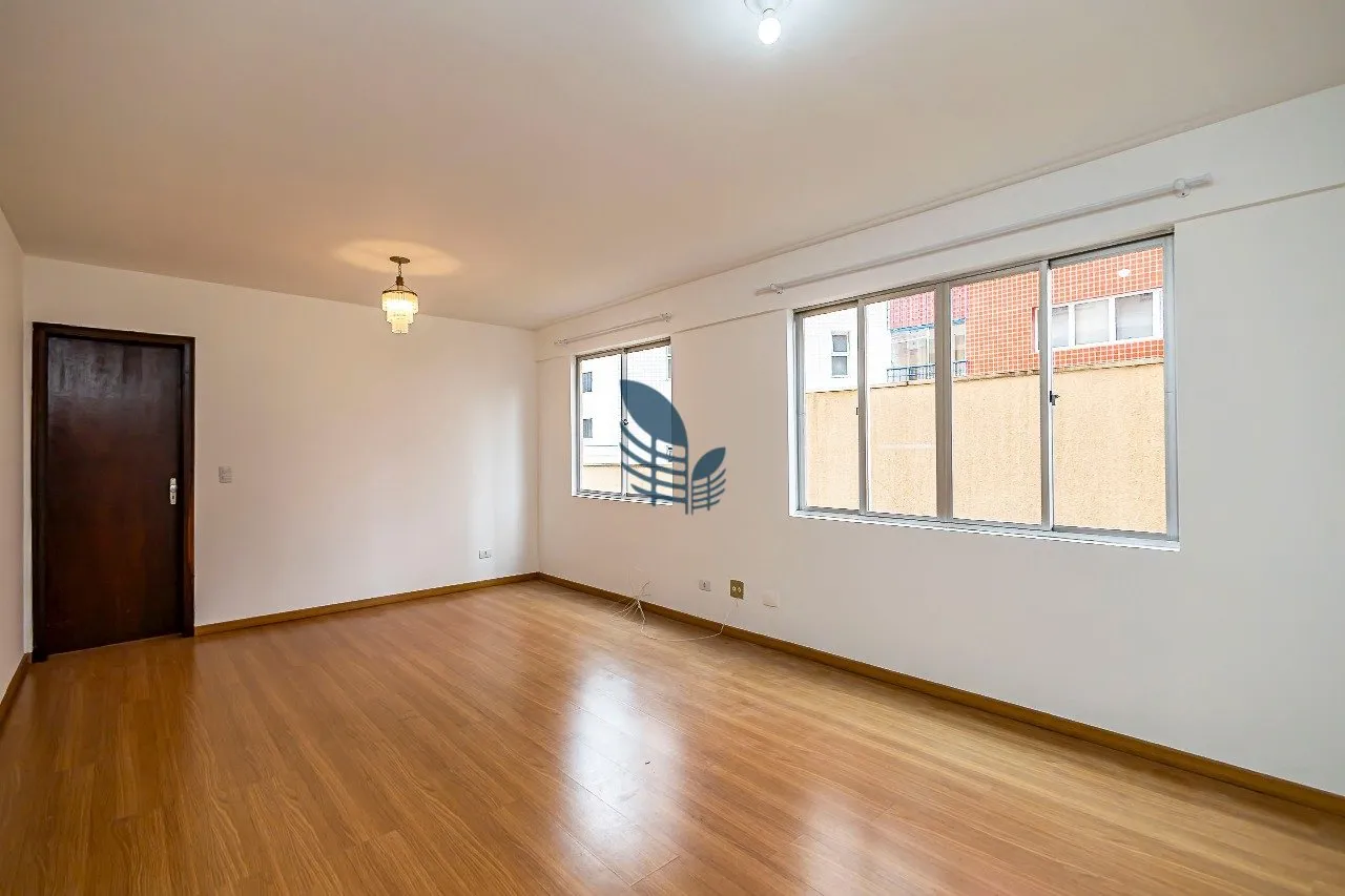2-bedroom apartment with a bathtub in Curitiba