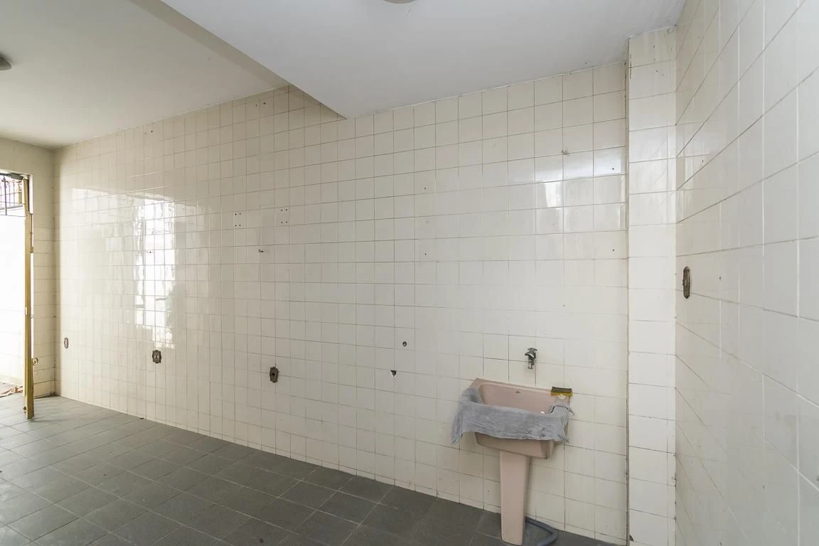 Casa sem mobília com 4 quartos e varanda — photo 97