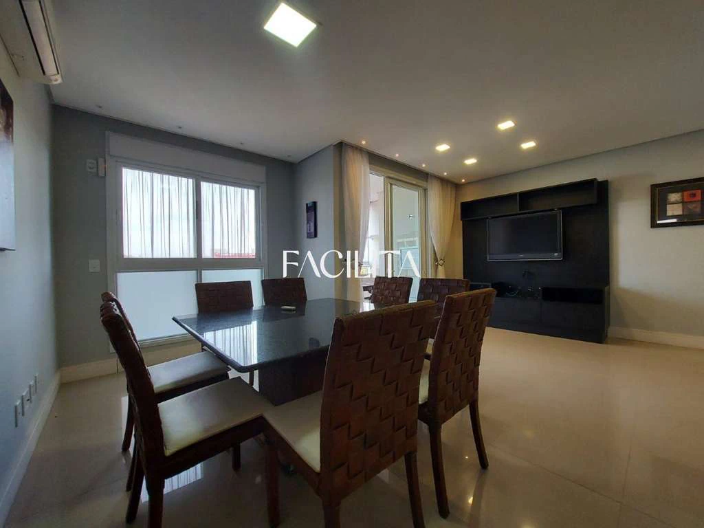 245 m² apartment with 4 bedrooms and 3 bathrooms — photo 3