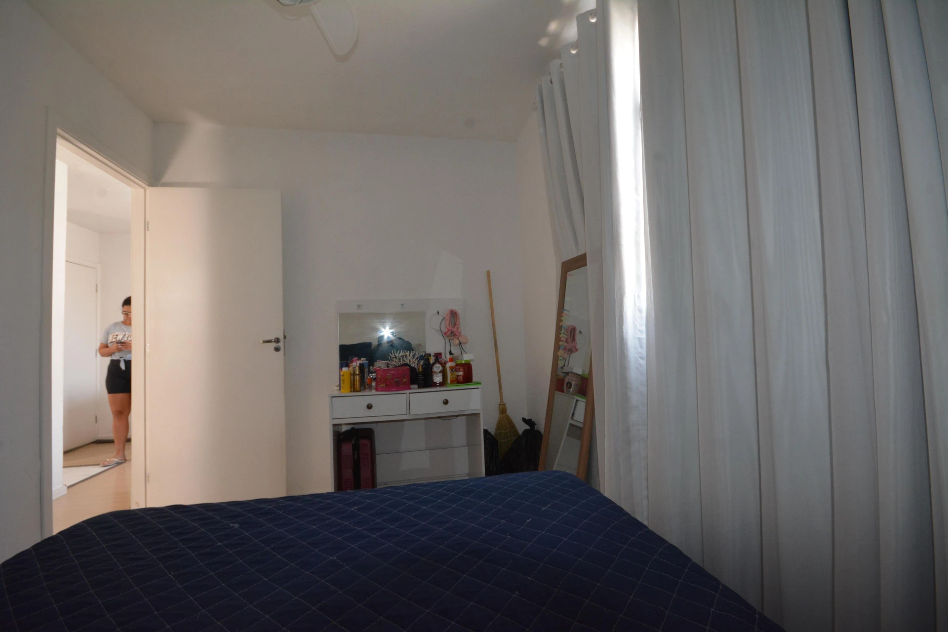 Furnished 2-bedroom apartment with a gas stove kitchen — photo 3