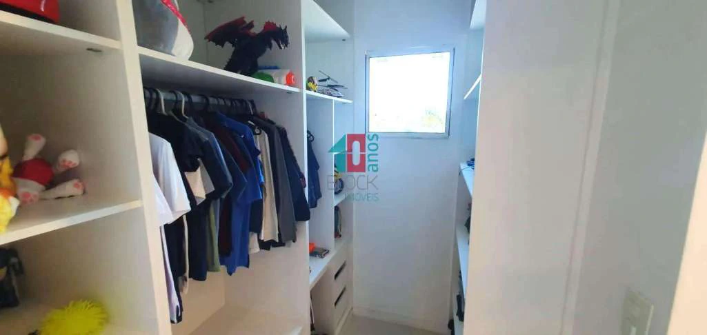 Condominium house with 4 suites and a home office desk — photo 28