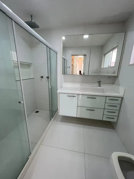 House with 5 bedrooms, 5 baths and 300 m² — photo 12