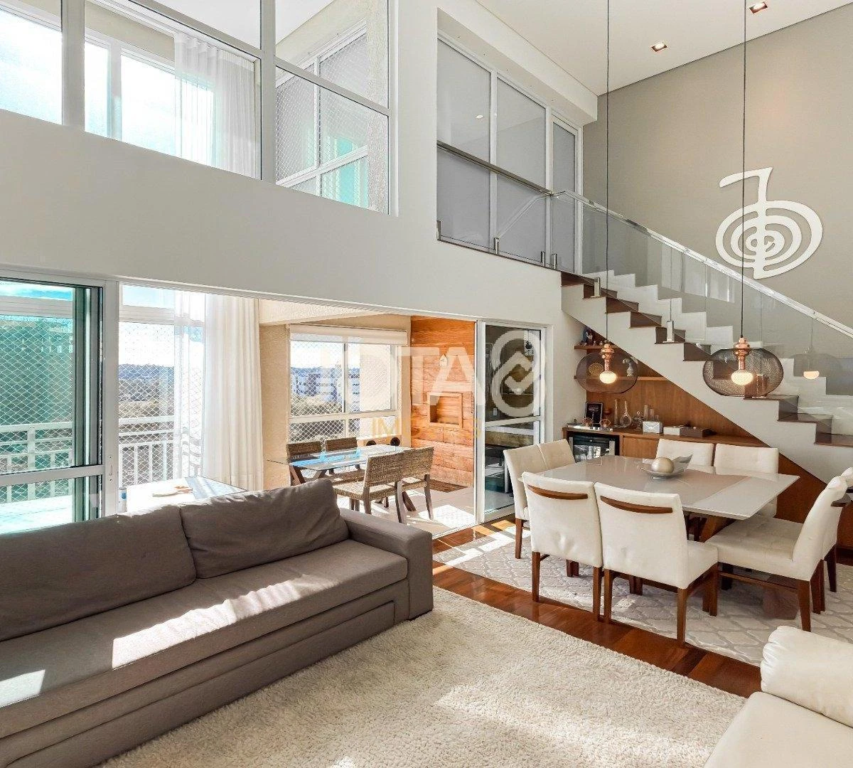 Furnished 4-bedroom apartment with open-plan kitchen — photo 4