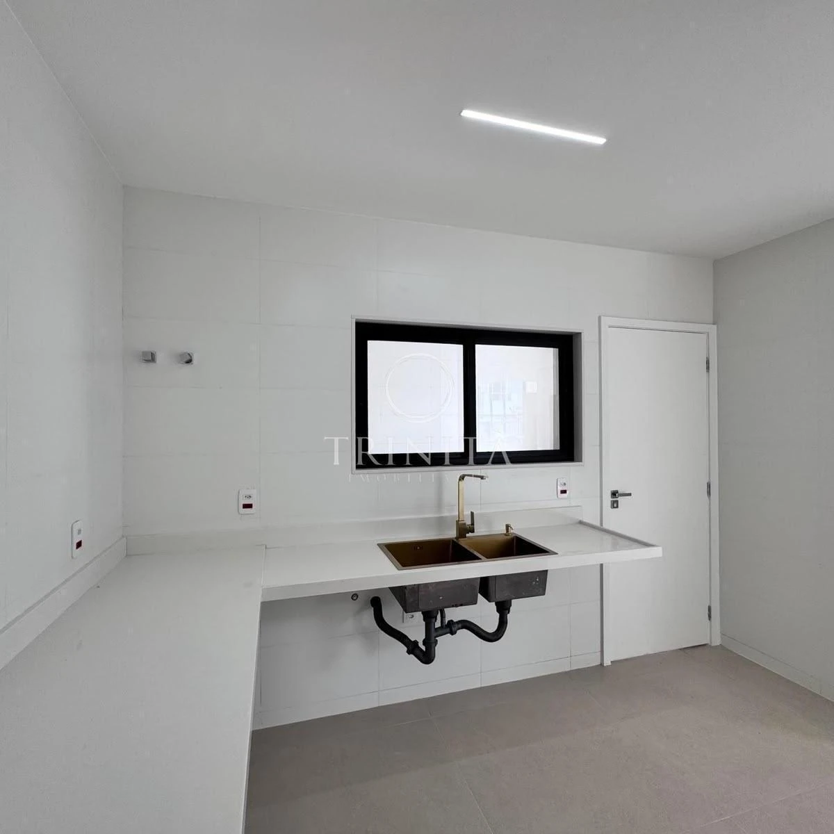House, 210 m², with a grill on the balcony — photo 19