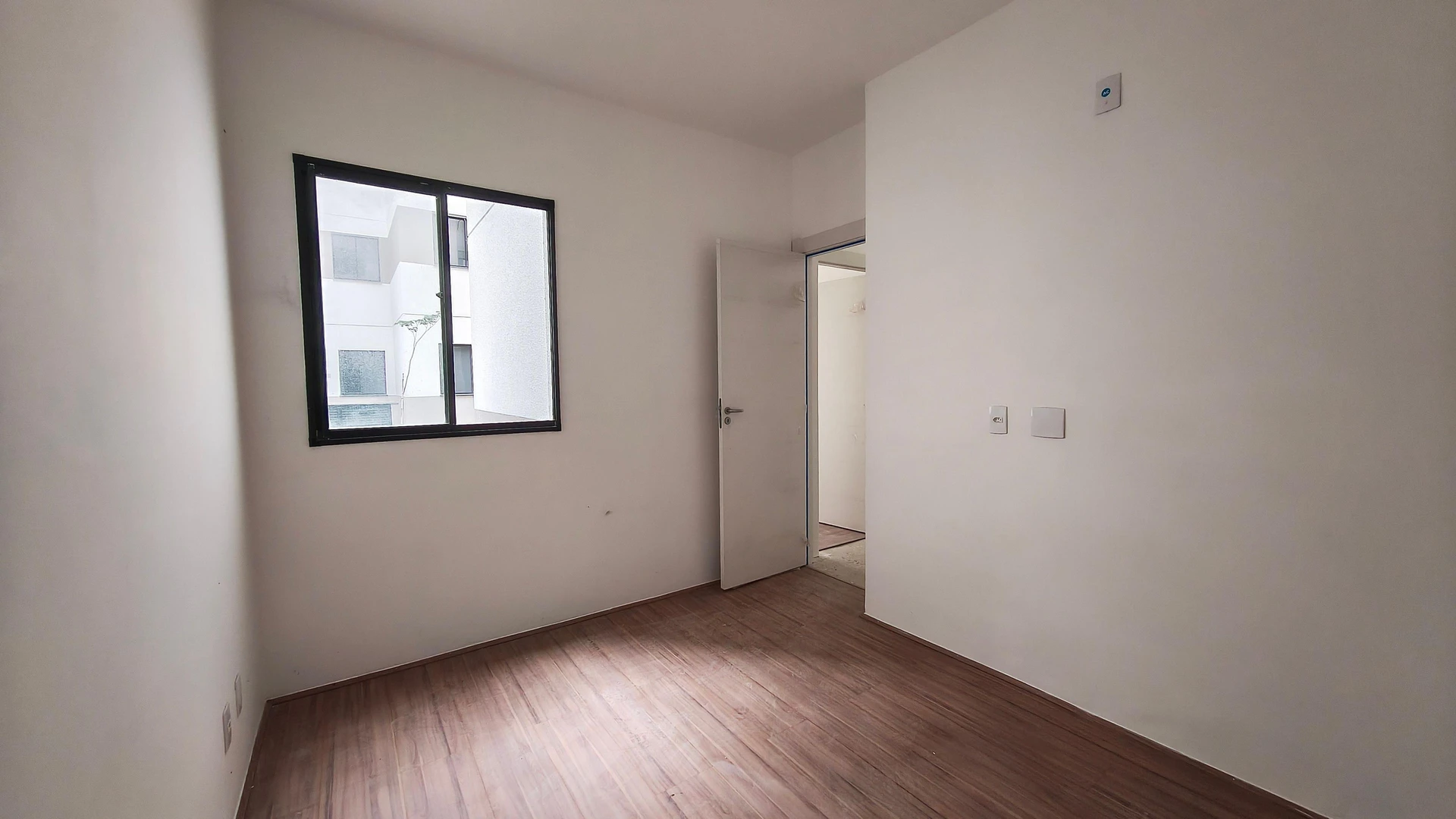 2-bedroom apartment in a building with a gym — photo 13