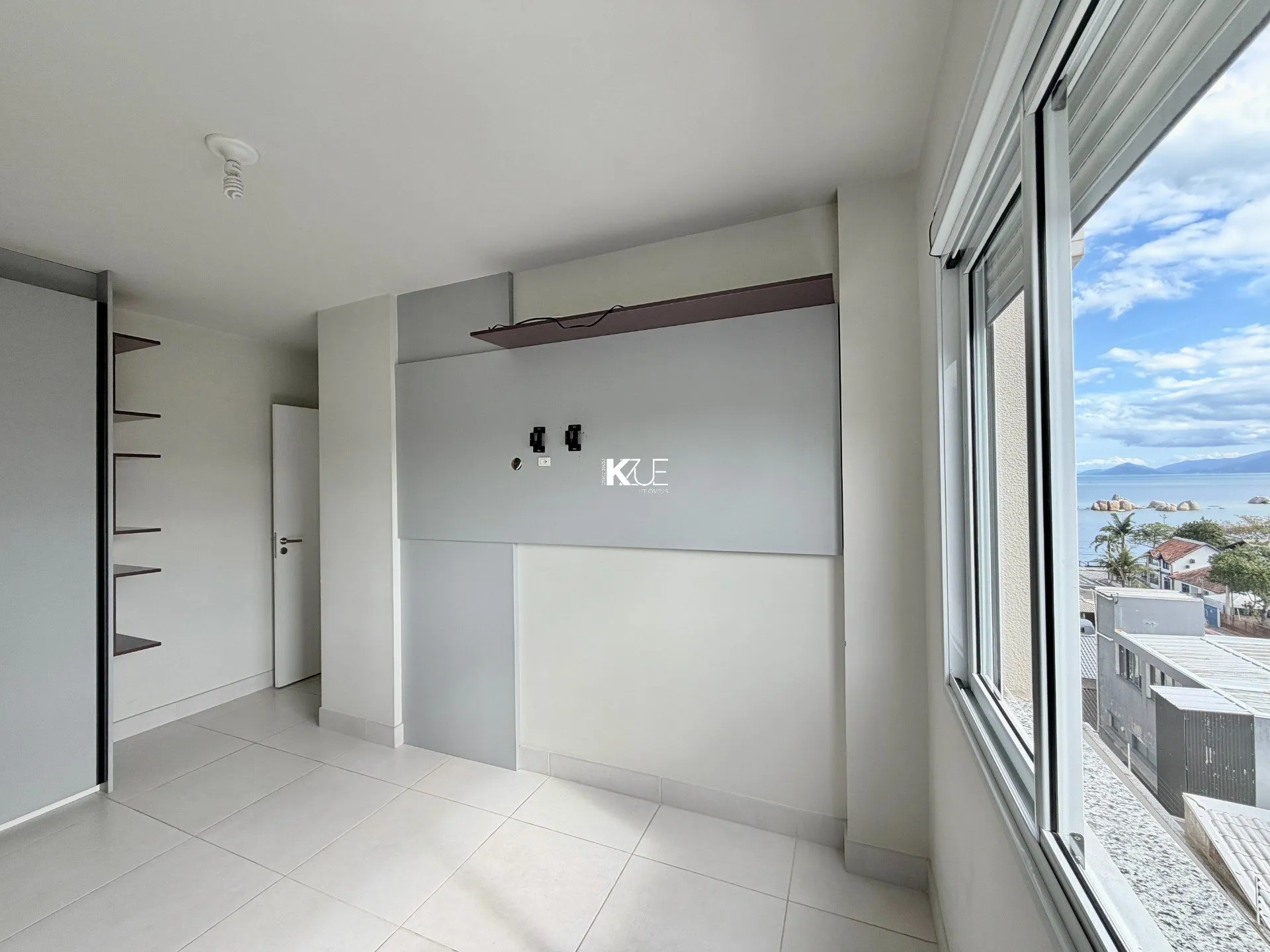 Furnished apartment, 111 m², with a water view — photo 18
