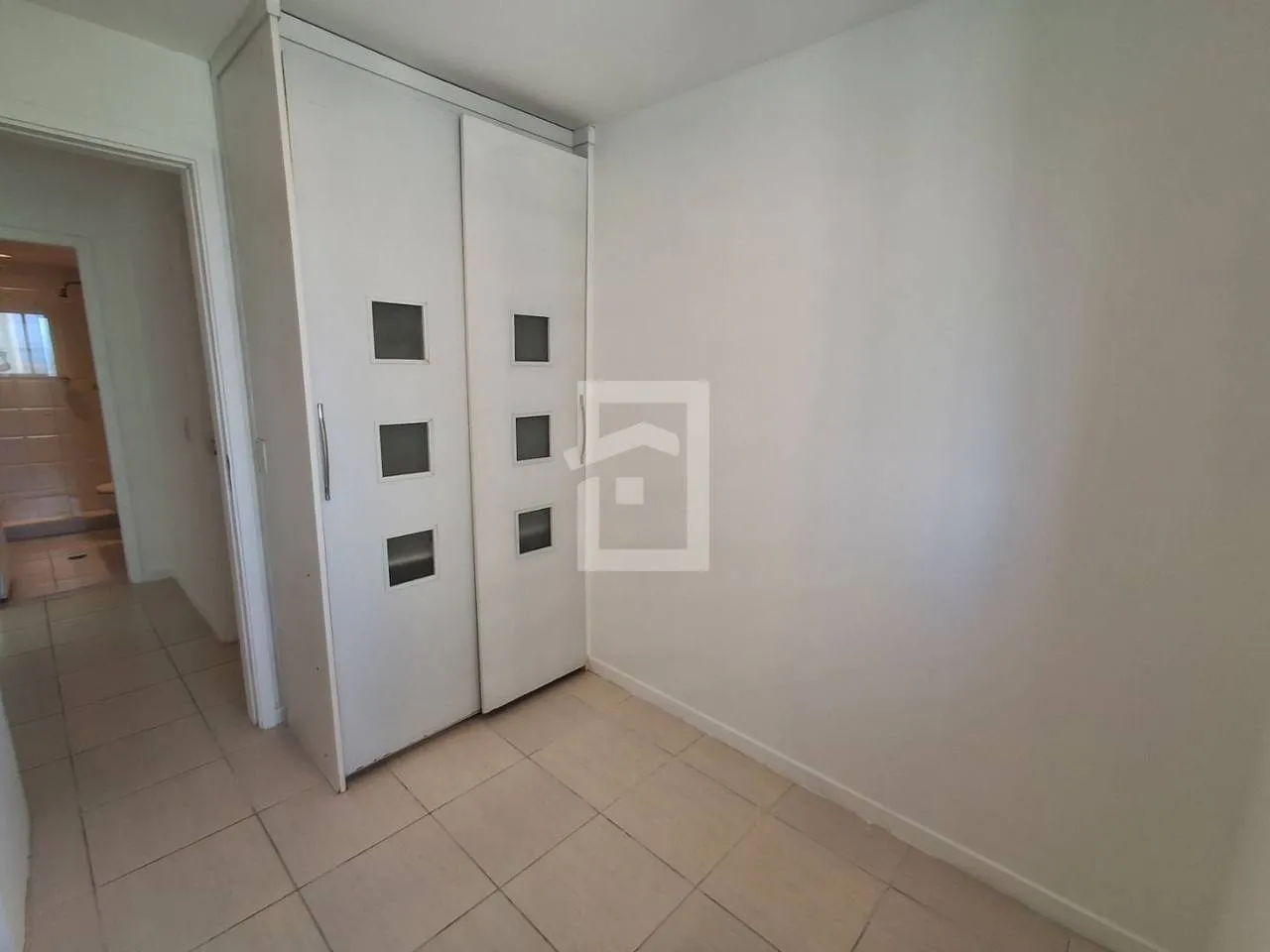 Glass-enclosed balcony in a 2-bedroom apartment, 64 m² — photo 18