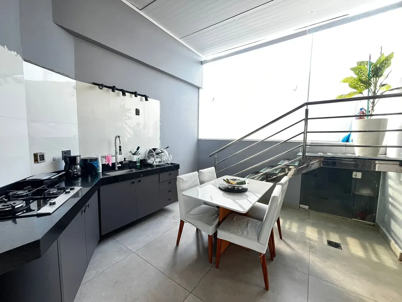 Duplex penthouse with open-plan kitchen and 6 en-suites — photo 2