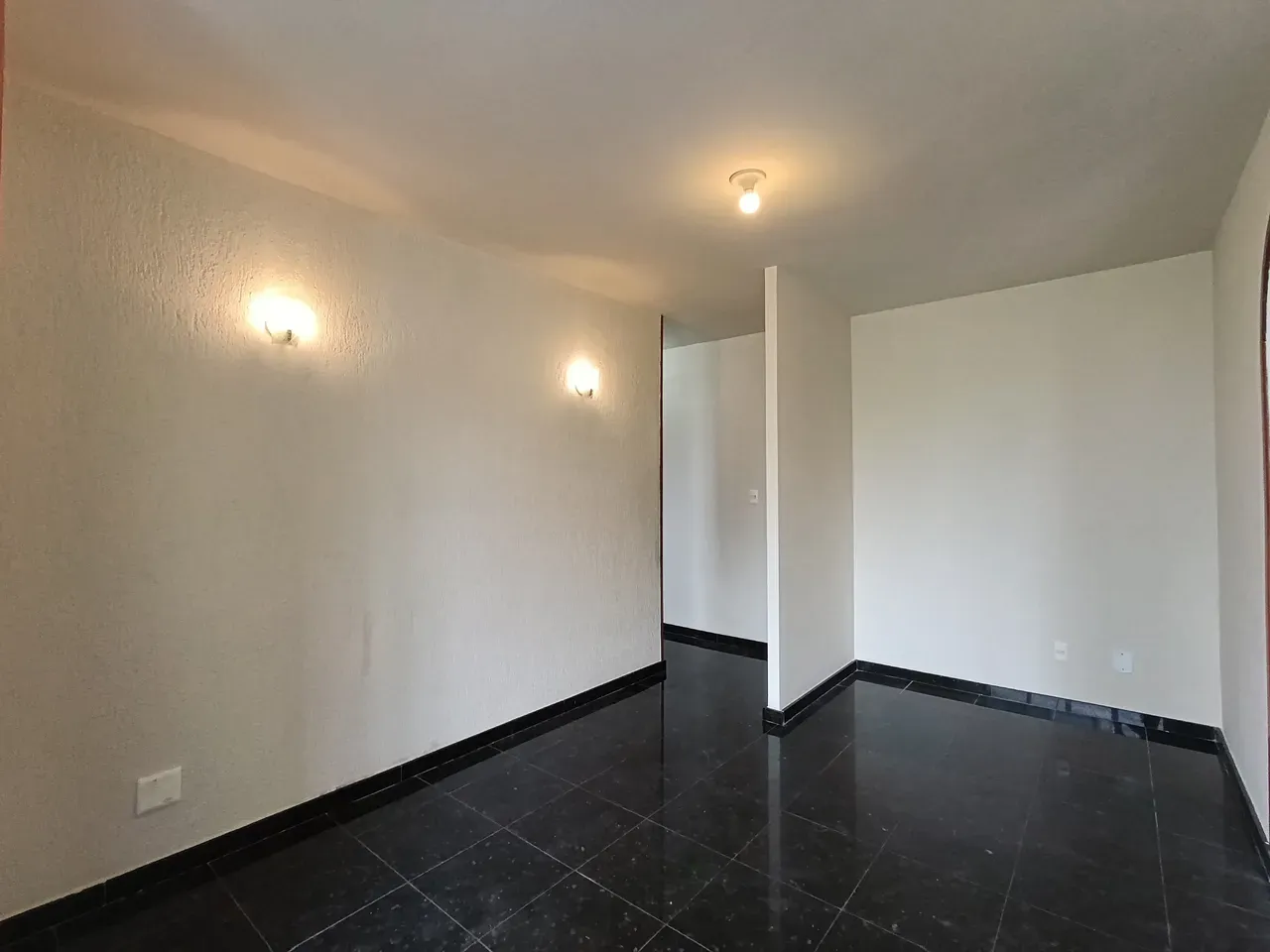 2-bedroom apartment in a building with a gym — photo 14