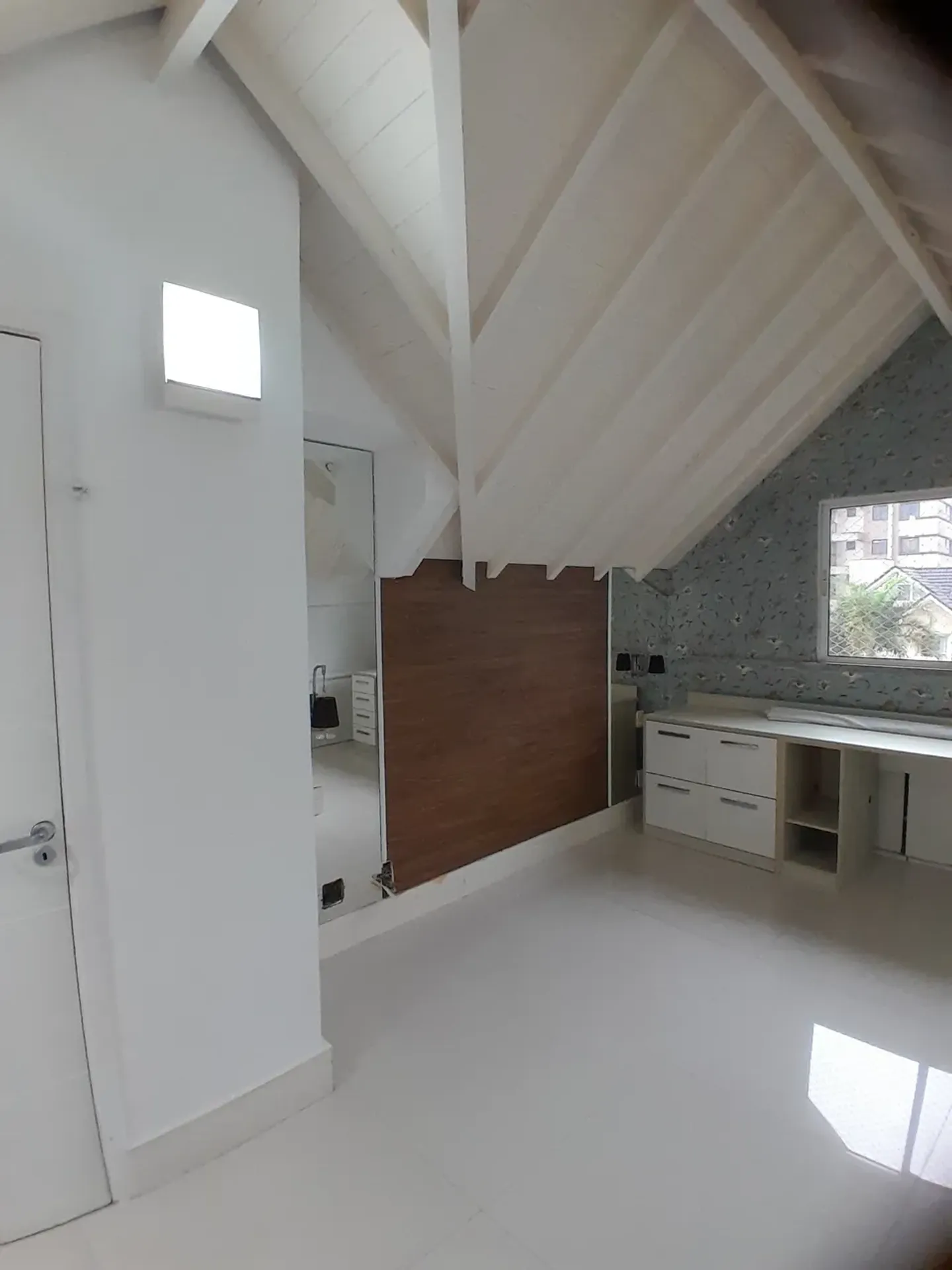 House with 4 en-suite bedrooms and 3 parking spots — photo 47