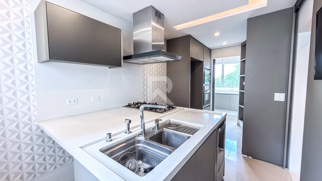 331 m² apartment with 2 parking spaces and 2 en-suites — photo 9