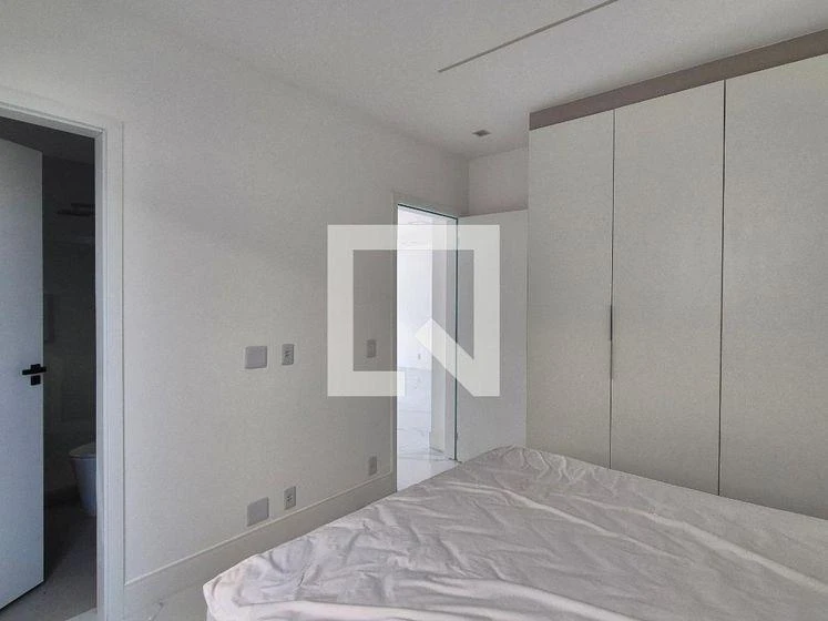 5-bedroom house with floor-to-ceiling windows — photo 3