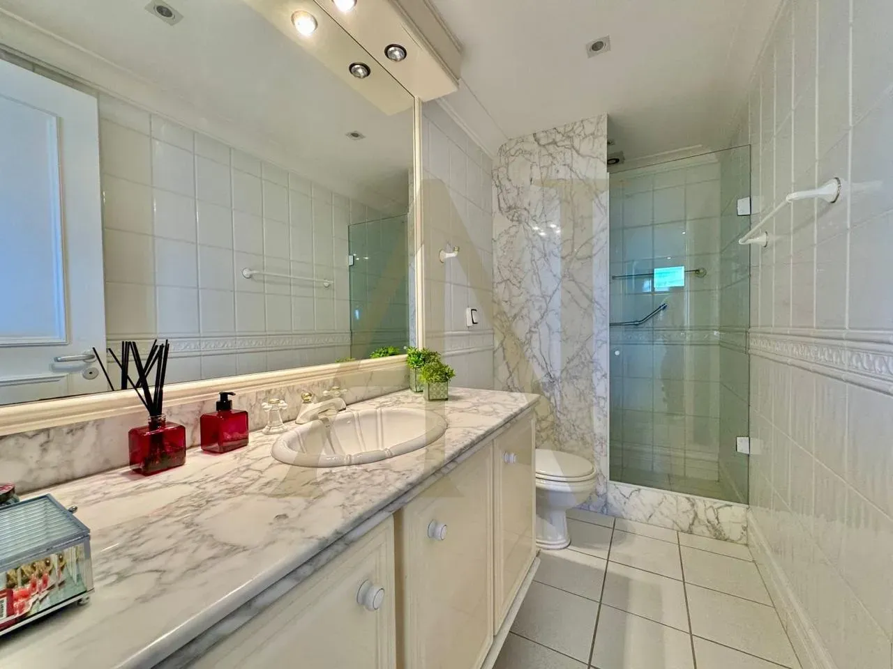 Furnished apartment with 4 bedrooms and 5 bathrooms — photo 40